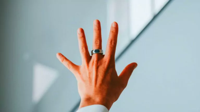 “This changes everything”: Revolutionary ring instantly translates sign language into speech "This changes everything": Revolutionary ring instantly translates sign language into speech