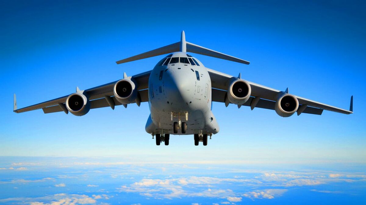 Colossal Air Force Revelation: The C-5M Super Galaxy Transports Helicopters Across Continents, Unleashing Awe and Fear Worldwide