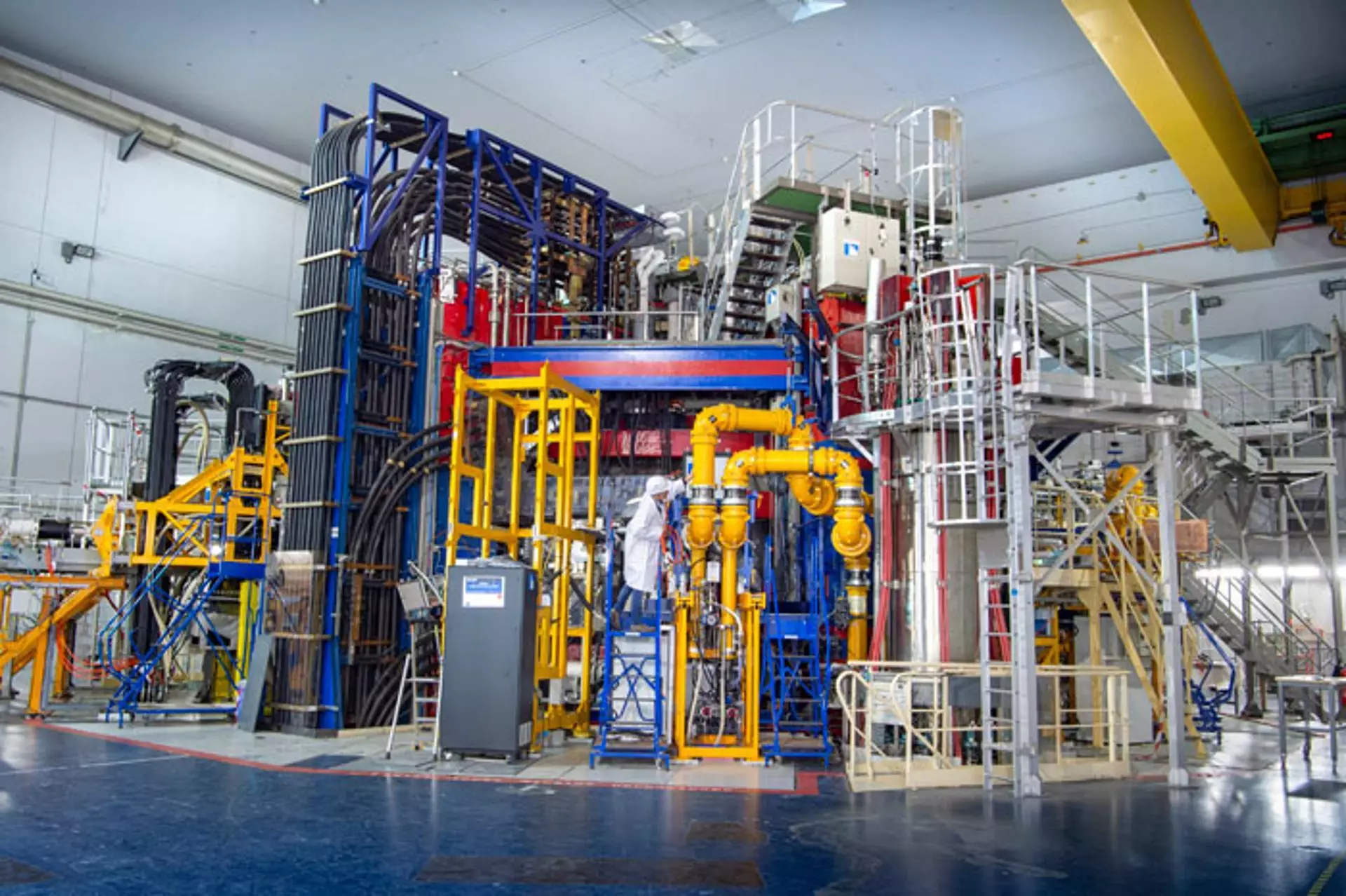 WEST, the Tokamak reactor operated by the CEA