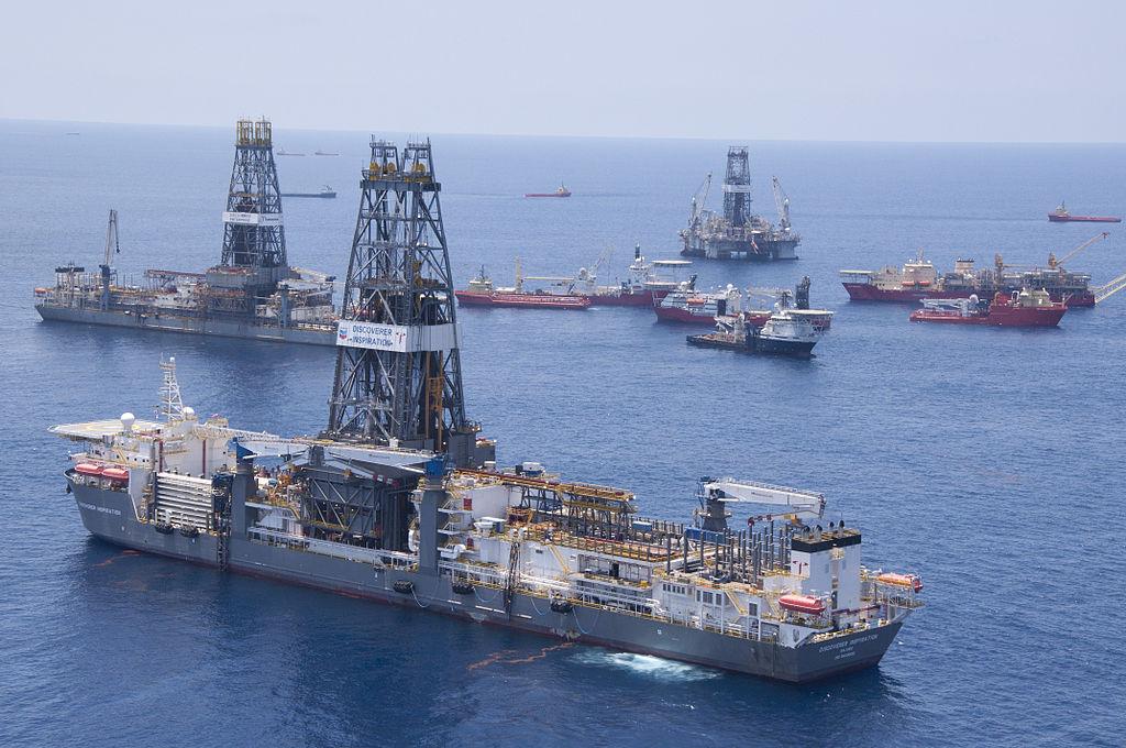 Fleet for mining in deep ocean waters