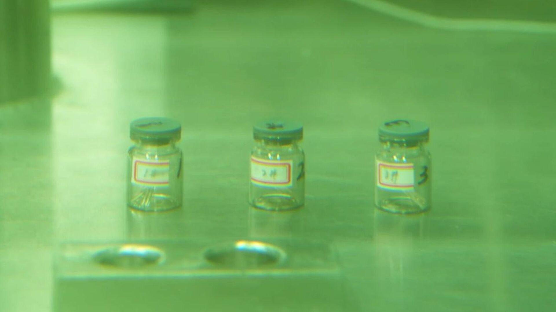 Microspheres containing yttrium-90 are applied in precise liver cancer treatments.
