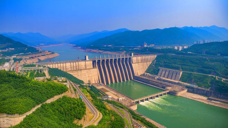 “Terrifying Shift Detected”: China’s Massive Water Diversion Project Could Alter Earth’s Spin And Send Shockwaves Through Global Clocks Illustration of the Three Gorges Dam and its impact on Earth's rotation.