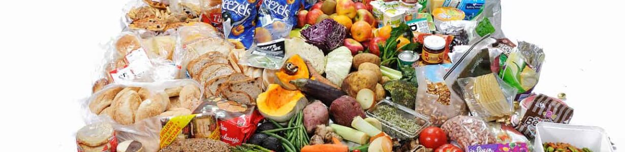 Stopping food waste from the grocery store to the garbage bin
